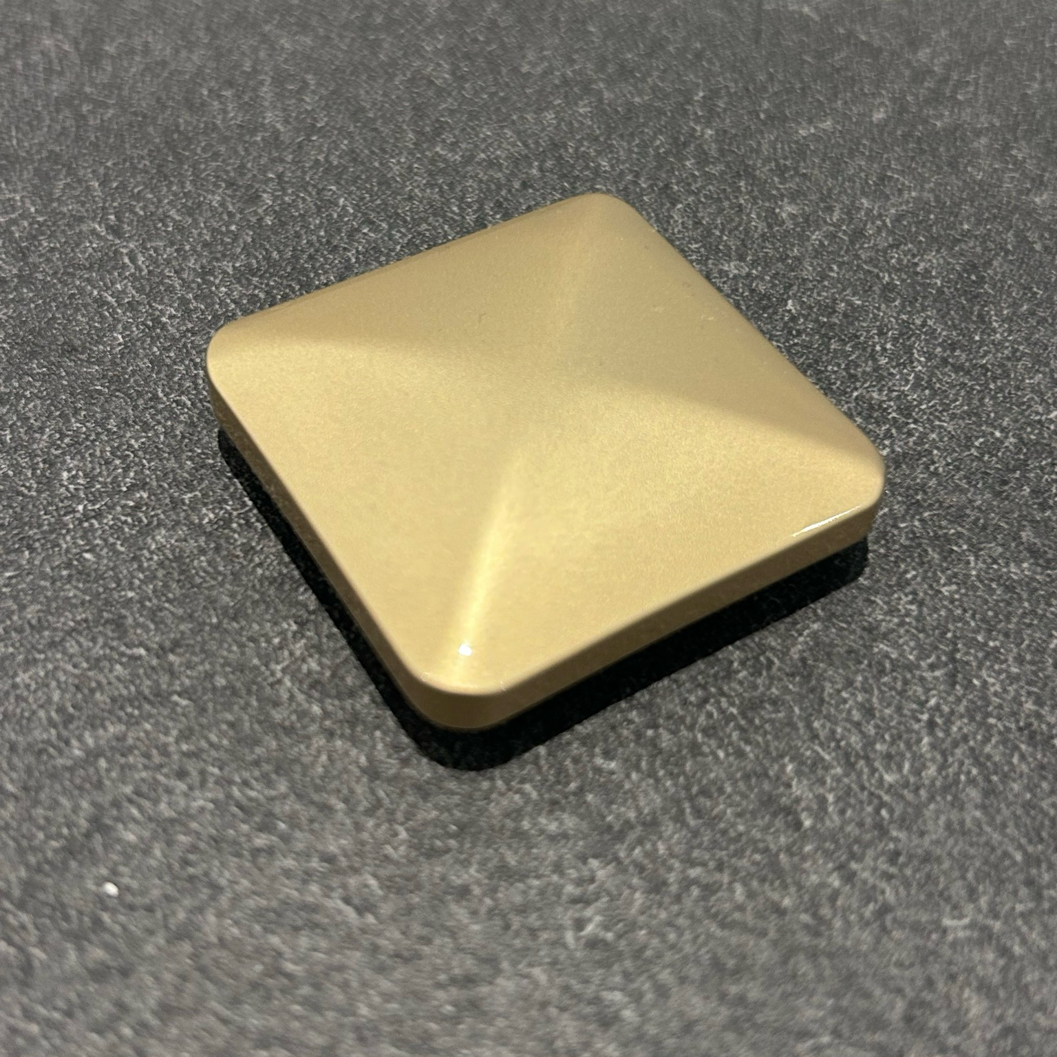 Desk Flipper Gold vist som samlet model