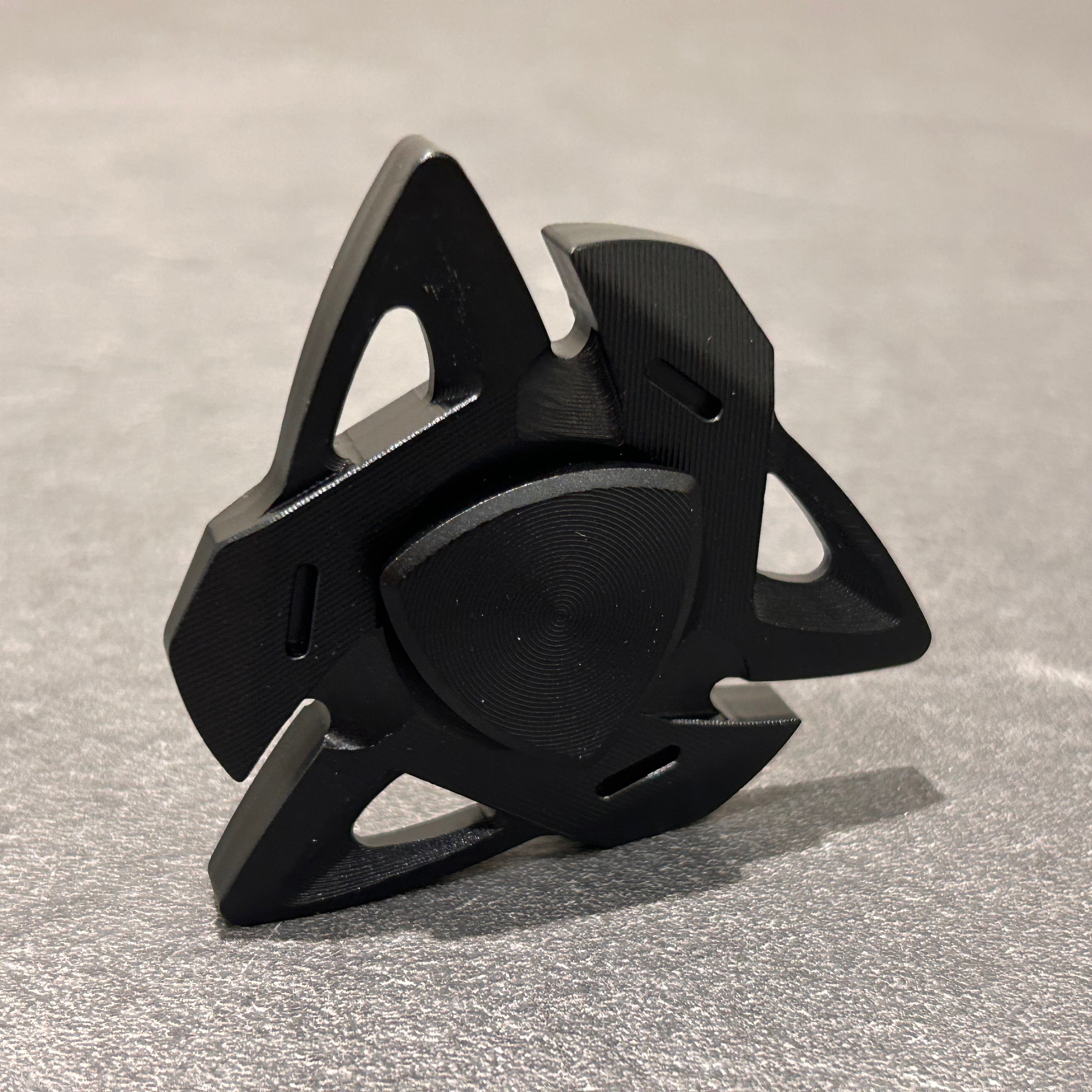 Detaljebillede af Black Metal Shark Spinner