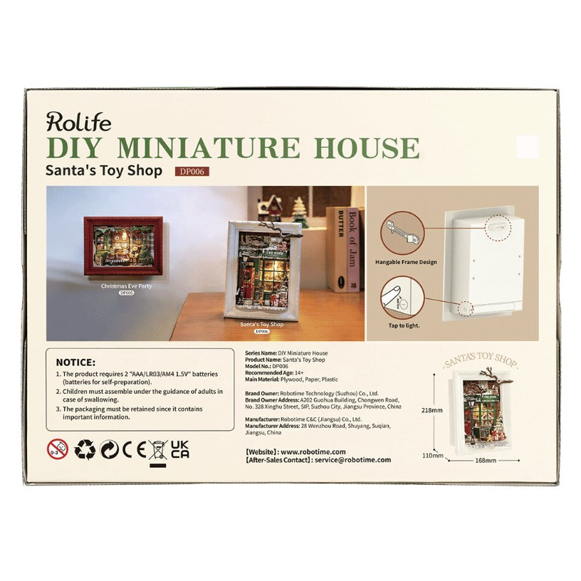 Produktemballage set forfra med Rolife DIY Miniature House 'Santa’s Toy Shop' og monteringsillustration af ophæng og tryk-til-lys mekanisme