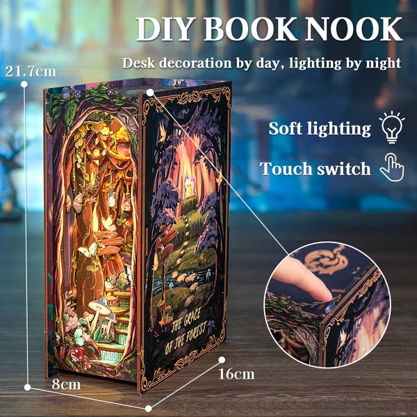 Træ-motiveret diorama book nook med blødt indvendigt lys og synlig touch-knap