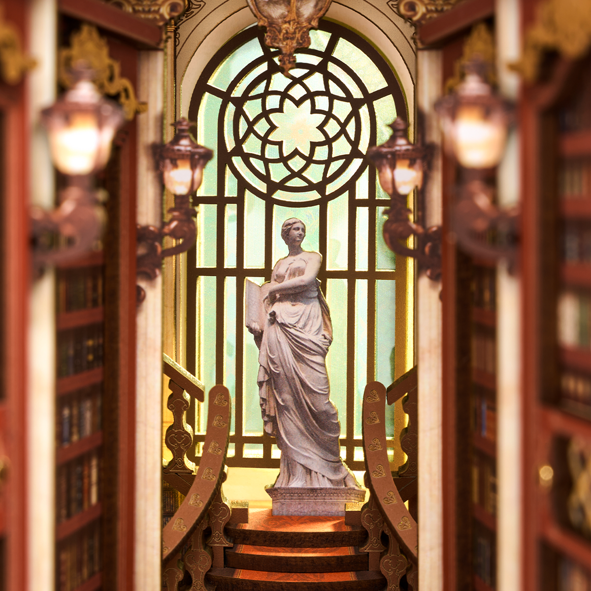 Rolife Library of Wonders – miniature bogniche set indre gang med trappemodul, marmorsk statue og dekorativ glasrude bagved