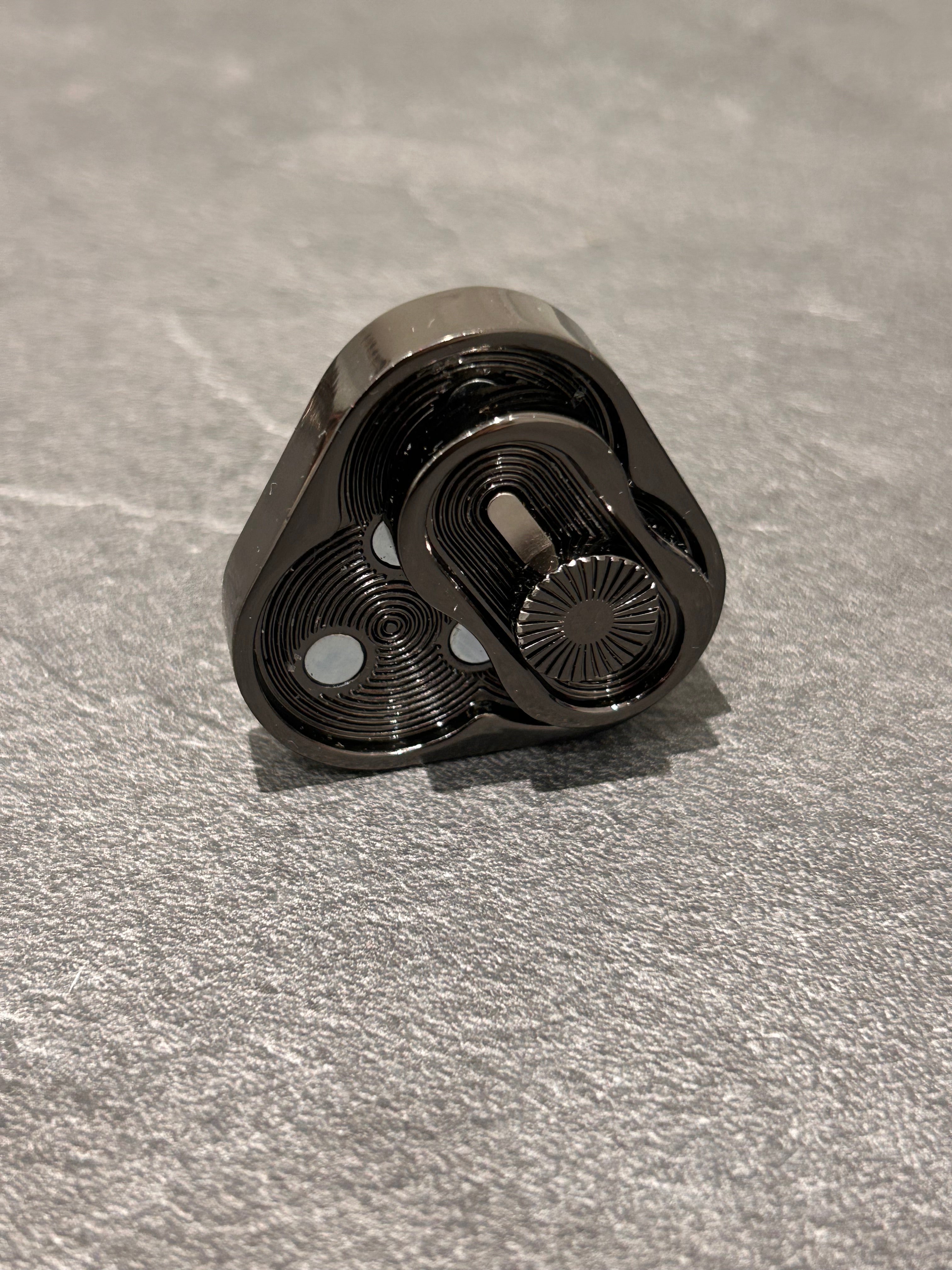 Billede af Black Metal Triangle Slider