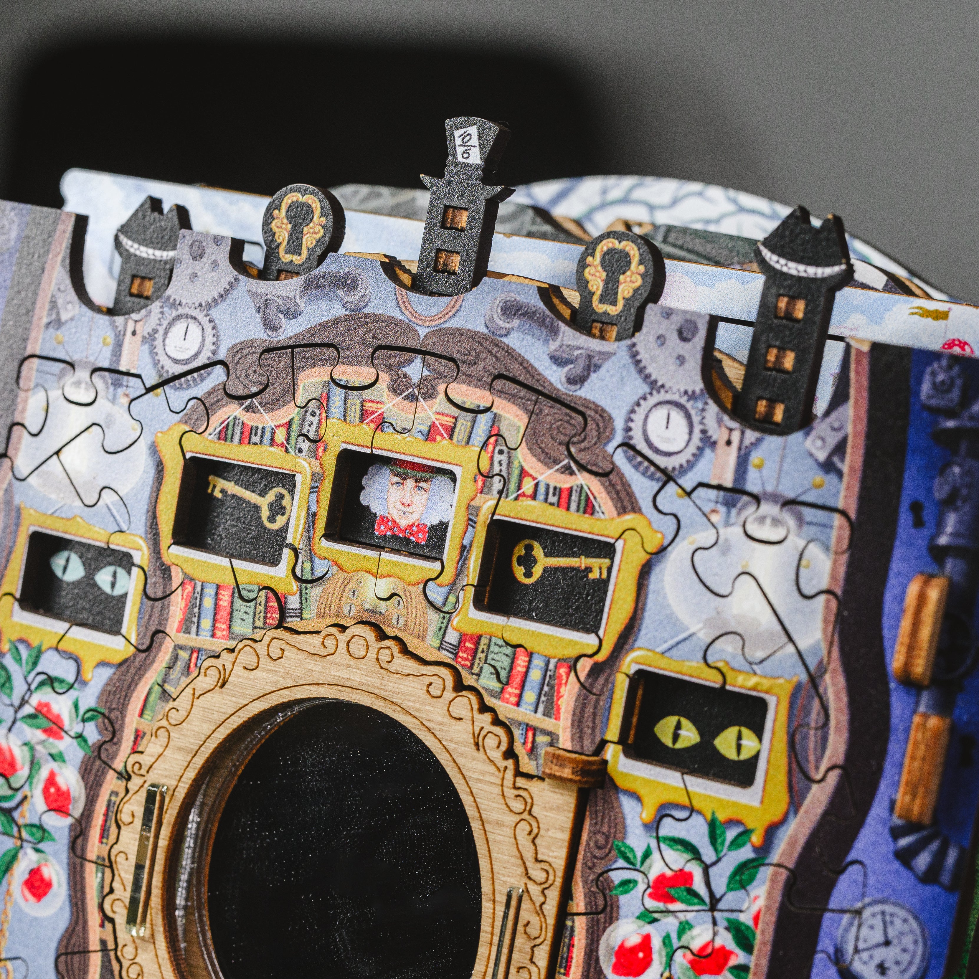 Cluebox: The Wonderbox of Alice – Escape Room in a Box